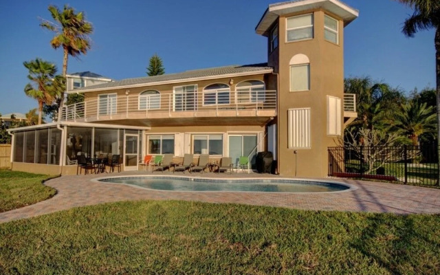 Luxury Florida Villa by RedAwning