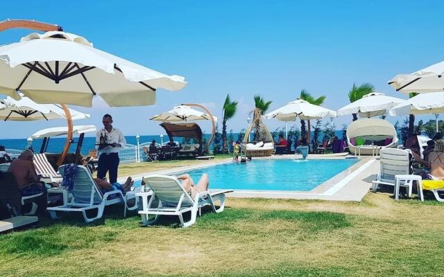 The Klazomenai Marine Hotel