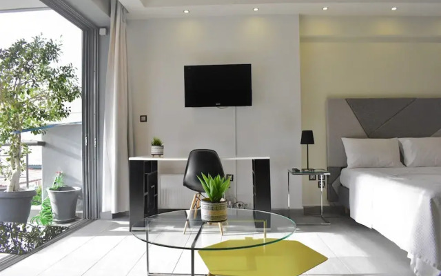 Stylish Boutique Loft With Private Balcony