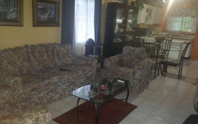 Palm Cove - 2 Bedroom Cottage