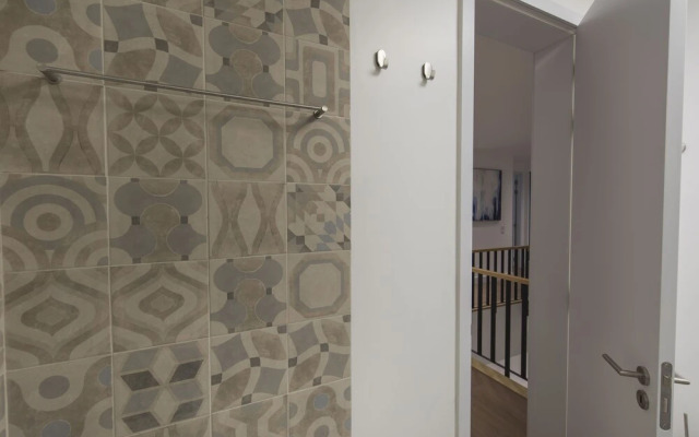 High Ceiling Duplex Apt Cais do Sodre