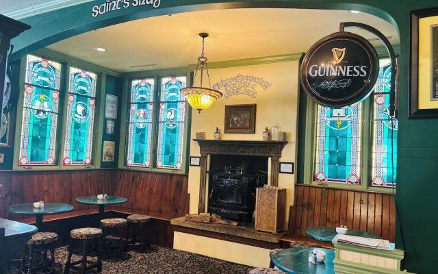 County Clare Irish Hotel & Pub