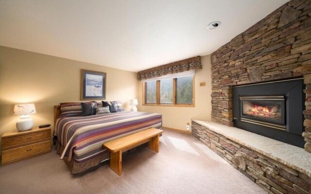 Frostfire D24 3 Bedroom Condo by RedAwning