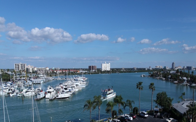 Pier House 60 Clearwater Beach Marina Hotel