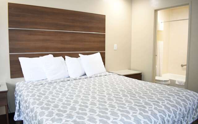 Travelodge by Wyndham Long Beach Convention Center