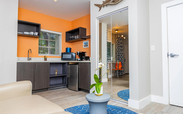 Oceanside Hotel and Suites
