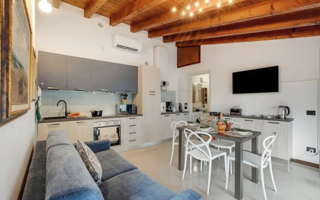 Blu Lavanda Lakeview Terrace + Garden