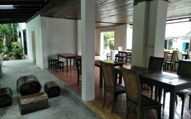 Holiday Park Hotel