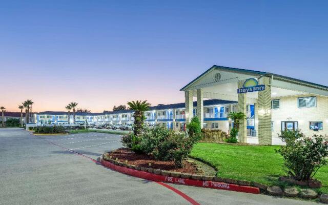 Days Inn By Wyndham Baytown Tx