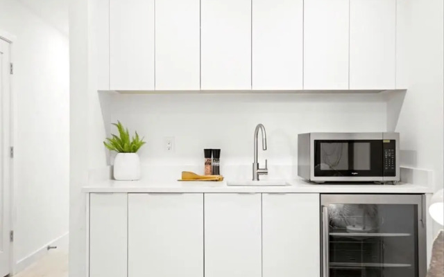 Bloomingdale Garden Unit Walk to Metro Station