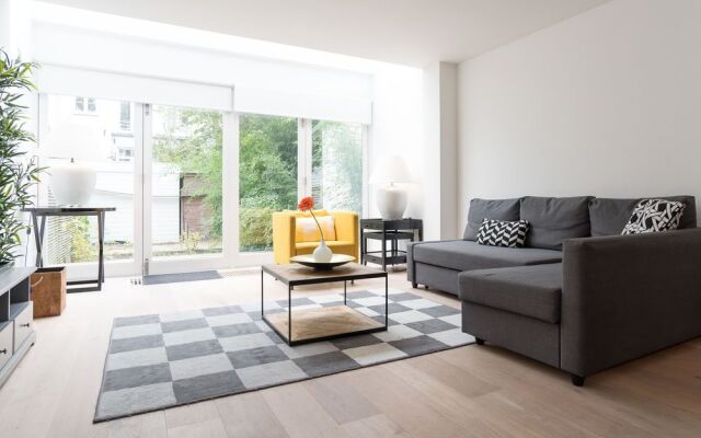 Ruby van Gogh Apartments