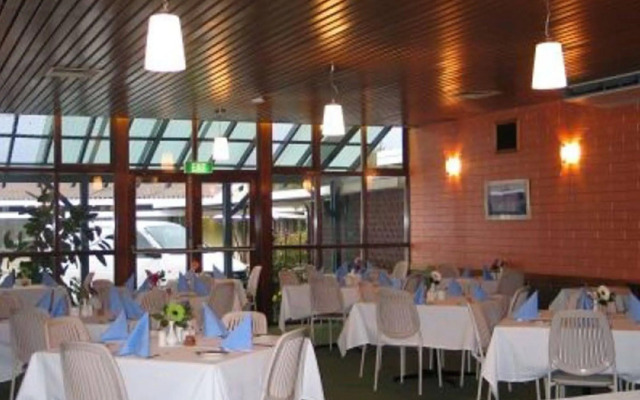 Riverfront Motel & Restaurant