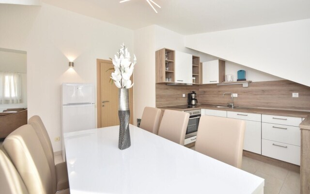 Nice Home in Podstrana With Wifi and 4 Bedrooms