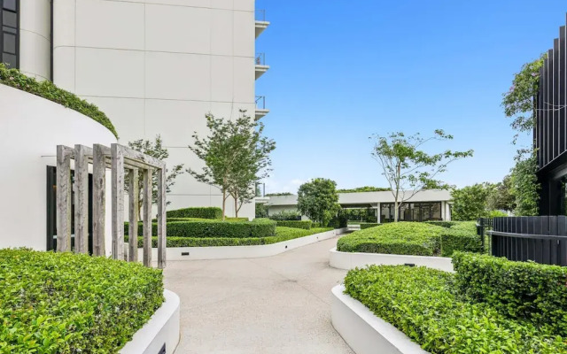 Glorious Ocean Views, 2-bed, Pool & Amenities