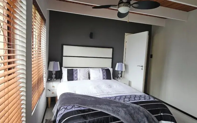 Crest Farm - Self-catering 2-bedroom, Wi-fi, Views, Swiming Pool