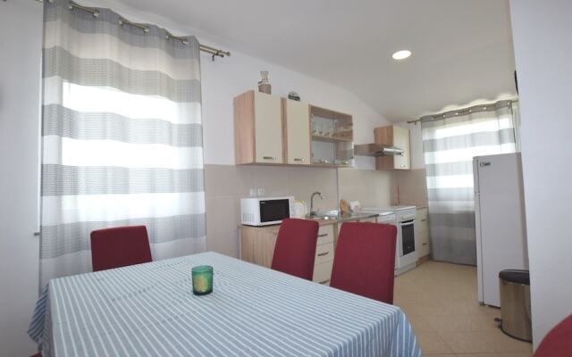 Apartment in Pula With Bbq, Parking, AC