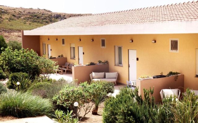 Luna Minoica Suites and Apartments