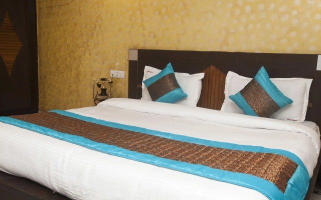 Roomshala 100 Hotel Anand - karol Bagh