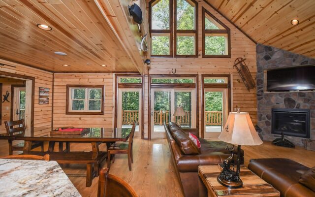 Hemlock Hideaway 6 Bedroom House