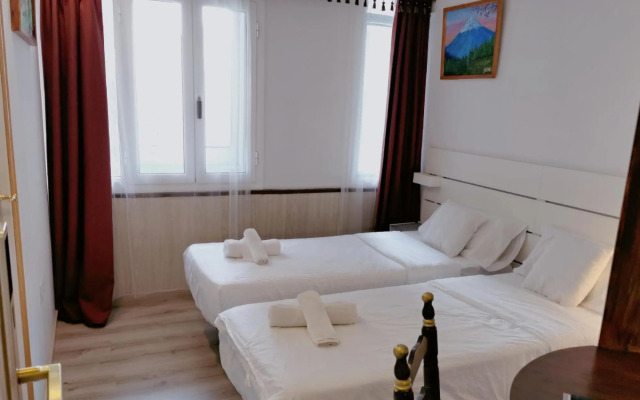 Barcelona Corona Hostal