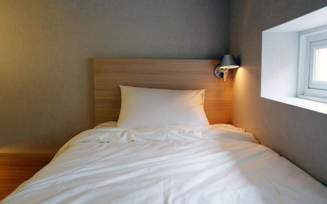 Hotel 8 Hours