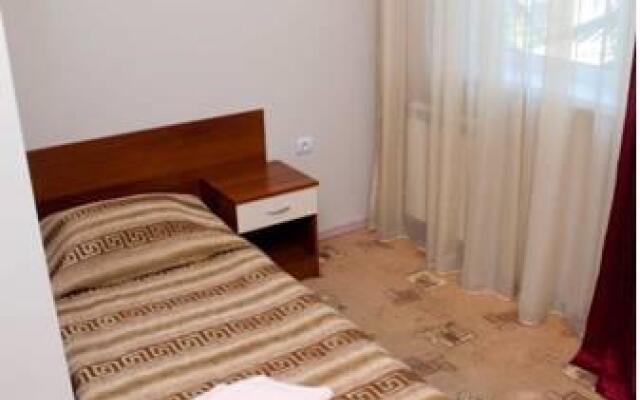 Yunost Hotel