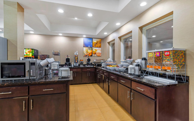 Comfort Suites Savannah Gateway I-95