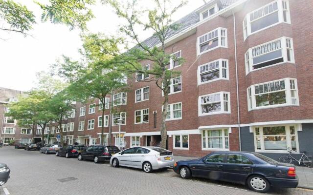 BEAUTIFUL APARTMENT WITH ASIAN STYLE BEDROOM NEAR RAI&CENTER 4p