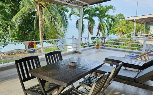 Little Heaven by Sky Hive, A Beach Front Bungalow