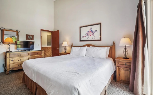 Pine Ridge 11e 2 Bedroom Condo