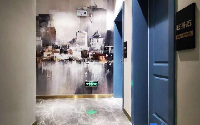 Qujing Blue Sea Light Luxury Hotel