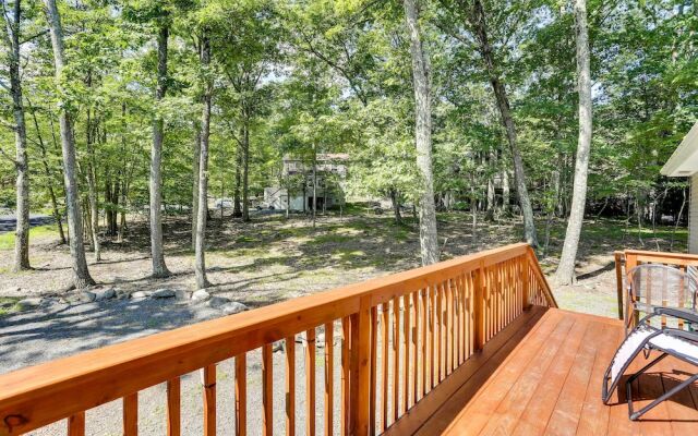 Walk to Lake Wallenpaupack: Poconos Vacation Home