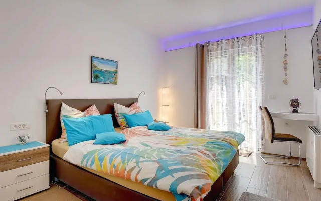 Villa in Novigrad With Pool Near Beach