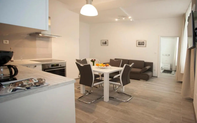 Old Square Apartment