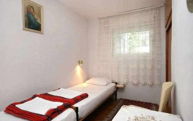 Ivy - 300 m to the sea - A1