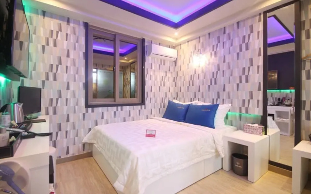 Jinju Comma Self check-in Motel