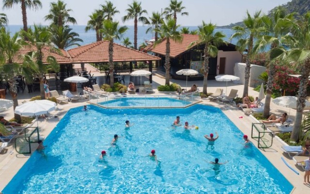 Club Akman Beach Hotel