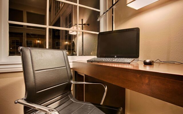 Studio 6 Corona, CA - West