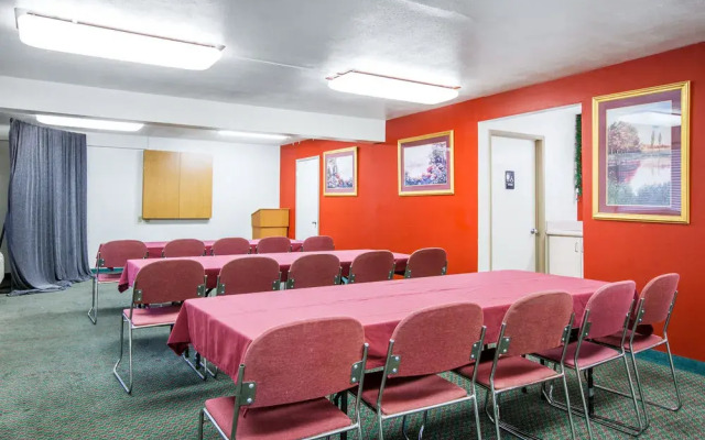Motel 6-Fresno, CA - Yosemite Hwy