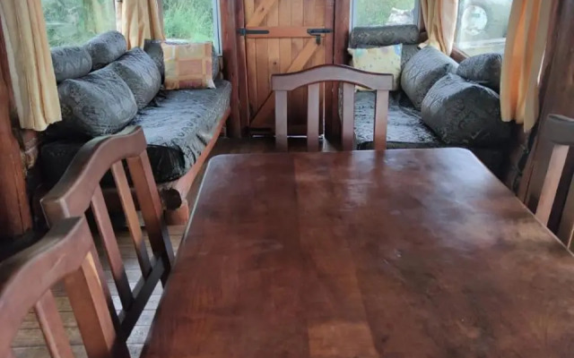 Cabaña de Troncos en la montaña