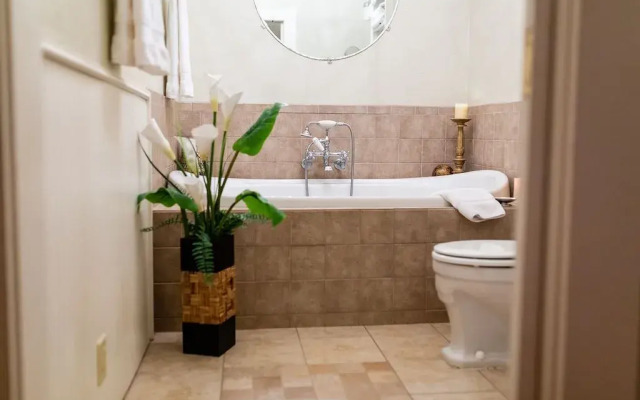 Courthouse Suites