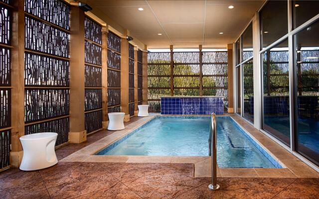 GLō Best Western Dallas South DeSoto