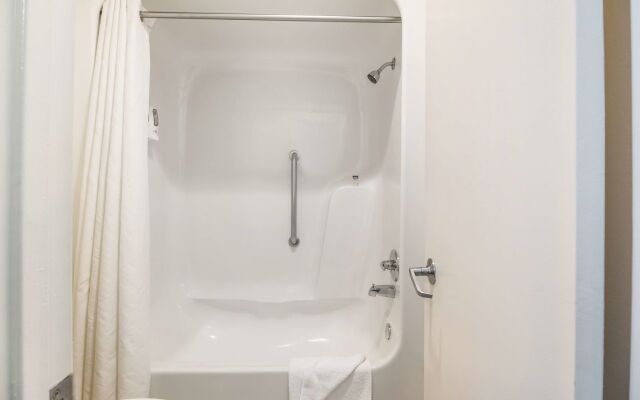 Americas Best Value Inn Columbus, TX