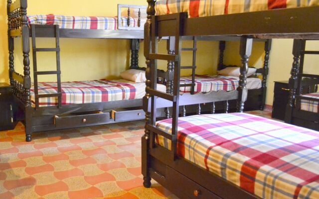 Hostal 4 Grados - Hostel