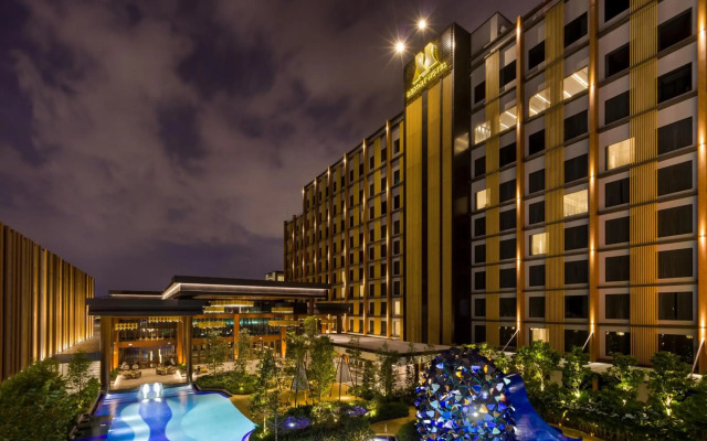 M Resort & Hotel