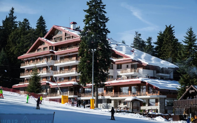 Yanakiev Club Hotel