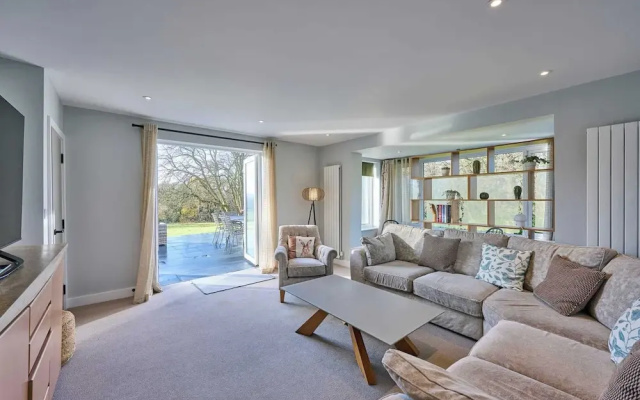 Host Stay Roundwood House