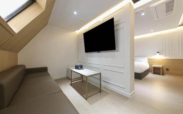 Brown Dot Hotel Pyeonghwa plaza