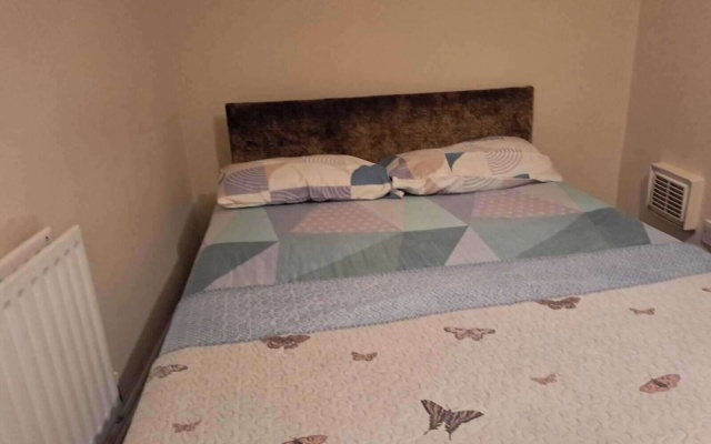 Apartment Sleeps 3 - Garden, Pets Welcome