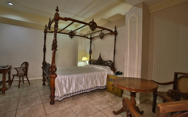 Crown Regency Residences Cebu Hotel